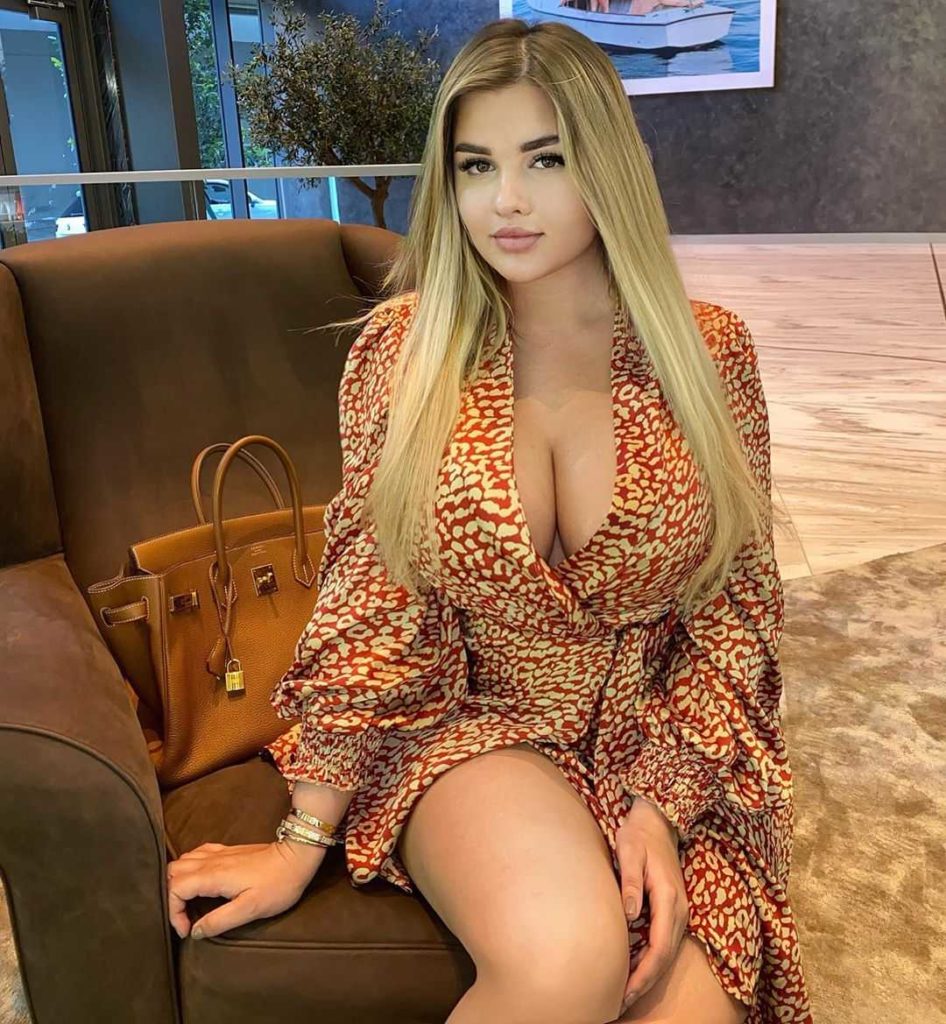 Anastasia Kvitko in Hotel
