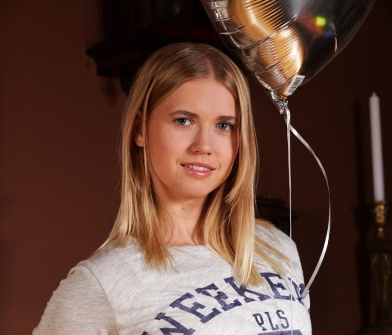 Violette Pure Biography/Wiki, Age, Height, Career, Photos & More