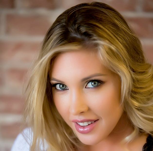 Samantha Saint