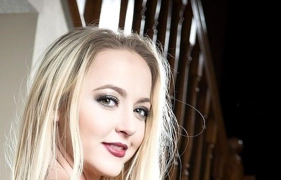 Iris Rose