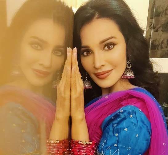 Flora Saini 1
