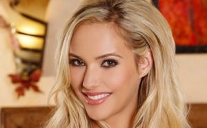 Sophia Knight Biography/Wiki, Age, Height, Husband, Child & More