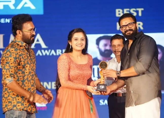 Gopika Anil Receving AIMA 2021 Best Pair Award