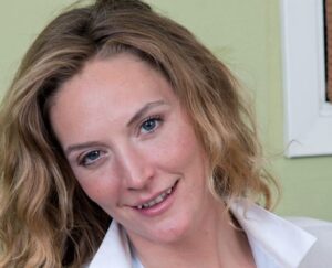 Mona Wales Biography/Wiki, Age, Height, Career, Photos & More