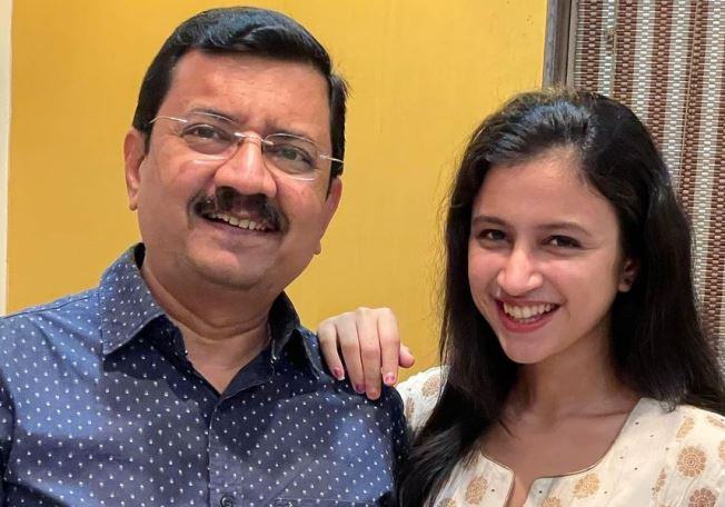 Ritika Shrotri with her Father