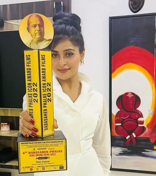 Yukti Kapoor with Dadasaheb Phalke Award