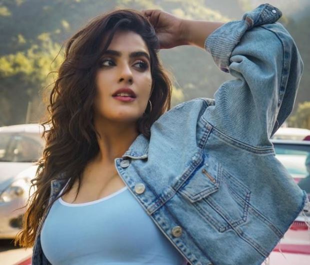 Kavya Thapar
