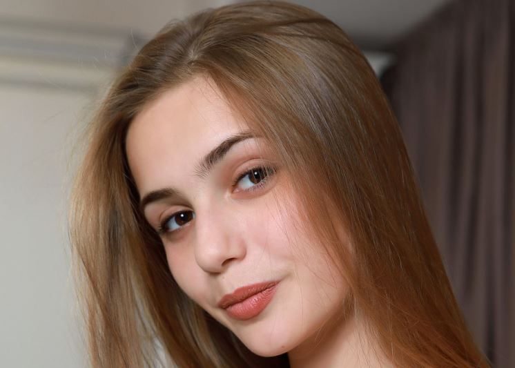 Elle Tan