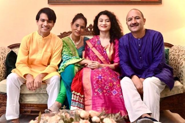Jhanvi Rawat with her Family