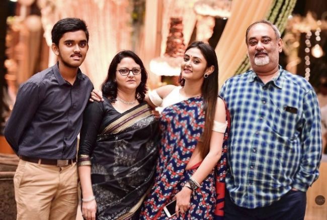 Megha Chowdhury with her Family in One Frame
