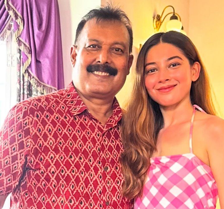 JioHotstar की Tara & Akash की Actress Alankrita Bora कौन हैं? TIFF से OTT तक पहुंची ये अनोखी Love Story 3 Alankrita Bora with her Father
