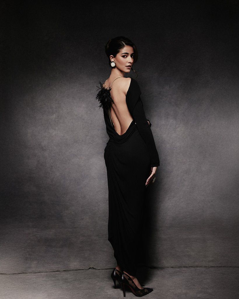 Ananya Panday को मिला ‘Global Face of Beauty’ Honour, Black Gown में दिखीं बेहद ग्लैमरस 3 Ananya Panday - Elle Awards Show