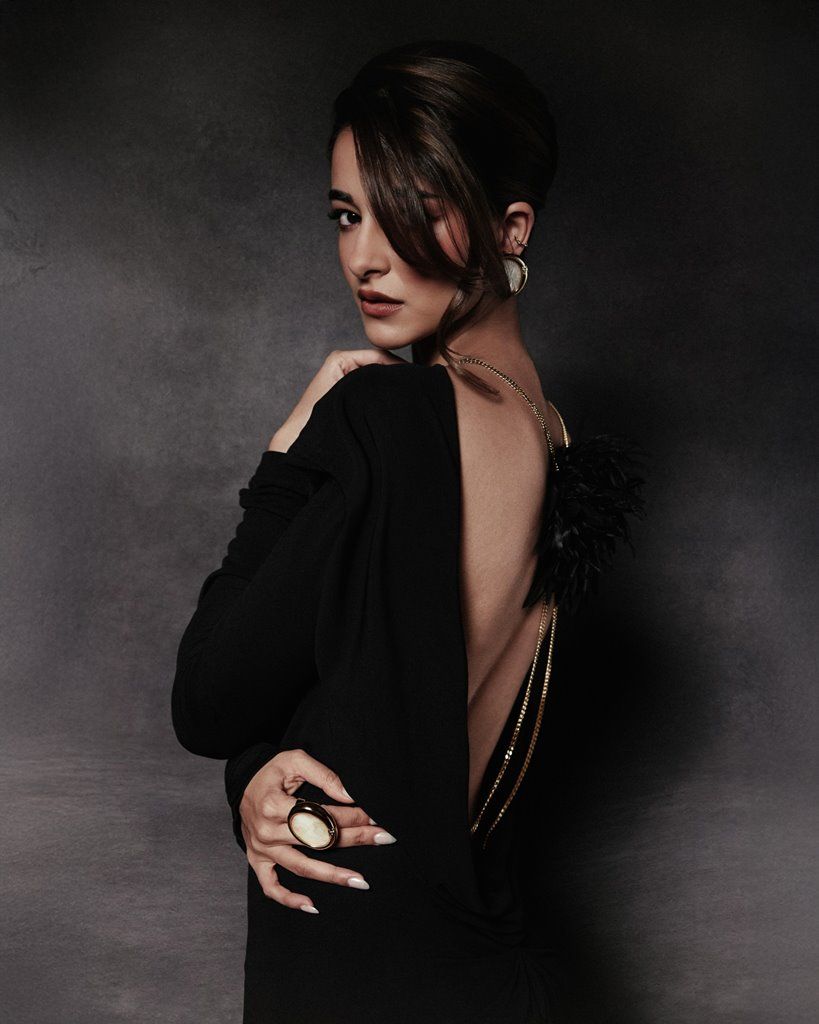 Ananya Panday को मिला ‘Global Face of Beauty’ Honour, Black Gown में दिखीं बेहद ग्लैमरस 4 Ananya Panday - Elle India Awards
