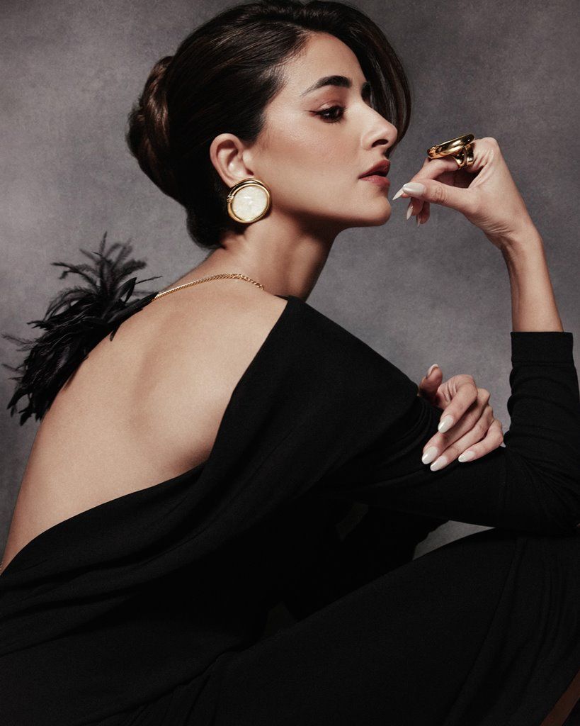 Ananya Panday को मिला ‘Global Face of Beauty’ Honour, Black Gown में दिखीं बेहद ग्लैमरस 5 Ananya Panday in Black Outfit