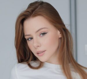 Arina Fox Biography/Wiki, Age, Height, Career, Photos & More