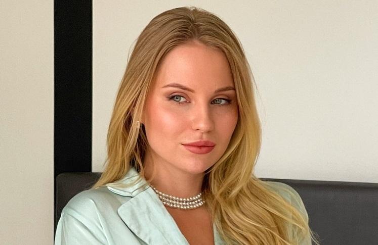 Ava May