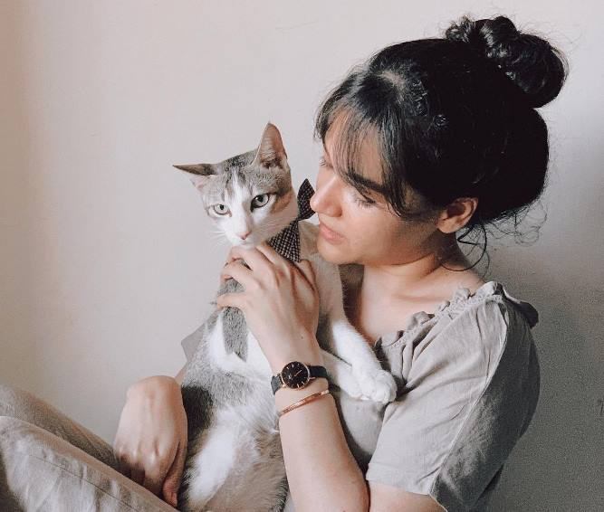 Ayesha Kaduskar with her Cat