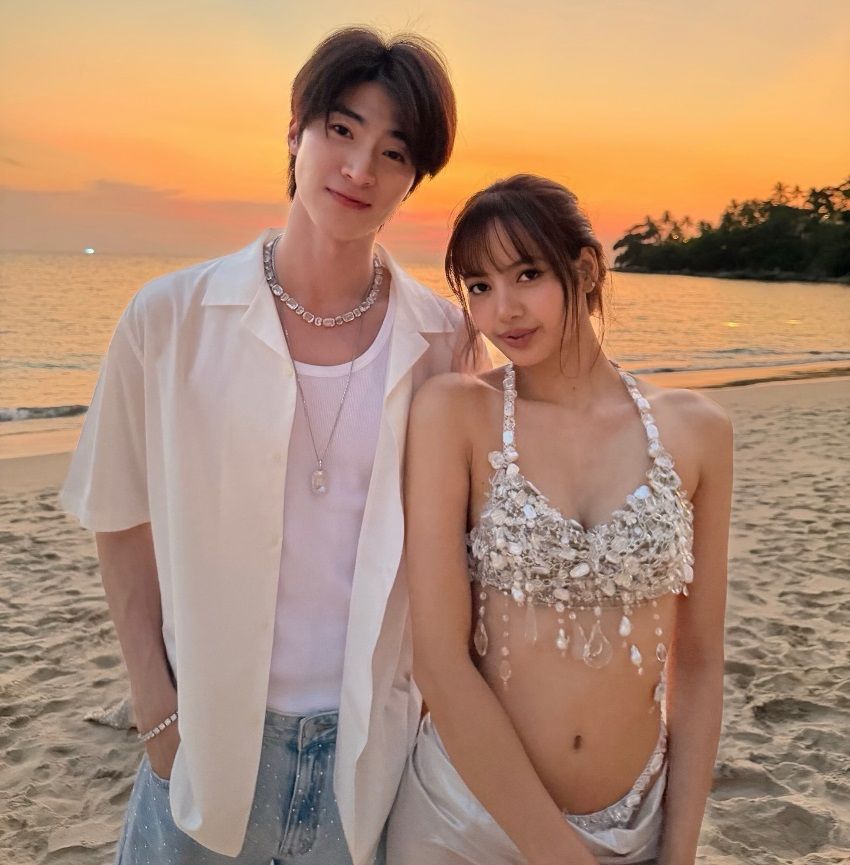 क्या Thai Actor Blue Pongtiwat को डेट कर रही हैं BLACKPINK की Lisa? जानिए क्यों तेज हुईं अफेयर की चर्चाएं 1 BLACKPINK's Lisa with Thai actor Blue Pongtiwat