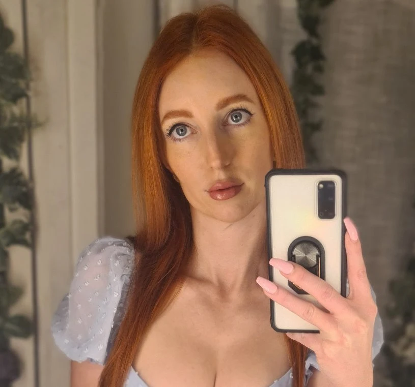 Charlotte Red