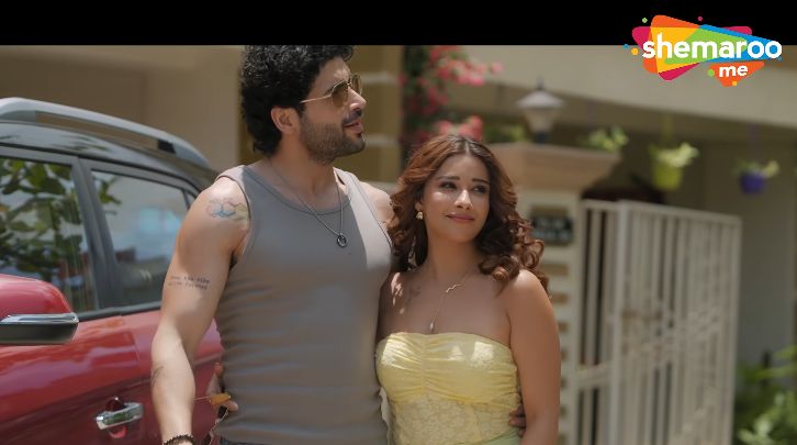 Dil Padosi Web Series: ShemarooMe की नई Relationship Drama में प्यार, Attraction और रिश्तों की उलझन 3 Dil Padosi Web Series - Scene 2