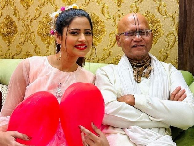 Indrakshi Dey Biography/Wiki, Age, Height, Career, Photos & More 4 Indrakshi Dey with her father