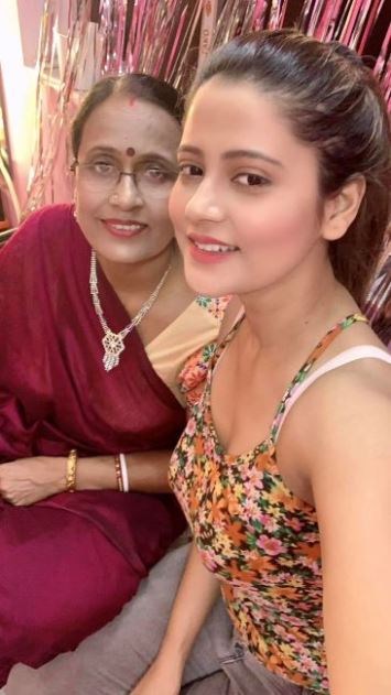 Indrakshi Dey Biography/Wiki, Age, Height, Career, Photos & More 5 Indrakshi Dey with her mother