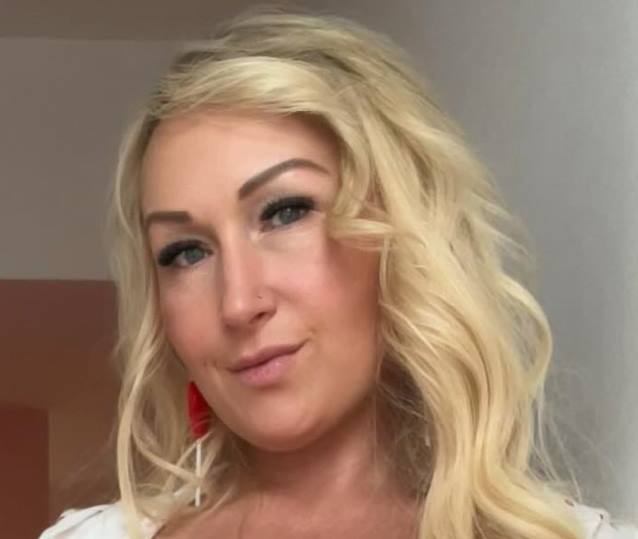 Jessieanna Campbell (Momma Bombshell)
