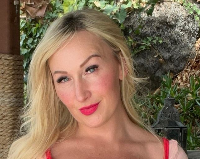 Jessieanna Campbell (Momma Bombshell)