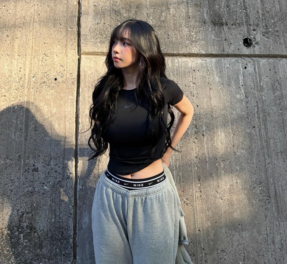 Karina ने शेयर कीं Nike लुक में तस्वीरें, लिखा- “Monday Blues” 2 K Pop Star Karina from aespa