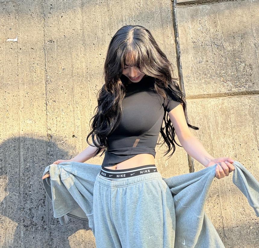 Karina ने शेयर कीं Nike लुक में तस्वीरें, लिखा- “Monday Blues” 3 K Pop Star Karina
