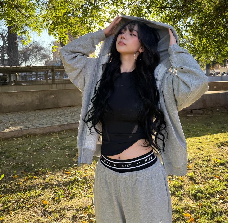 Karina ने शेयर कीं Nike लुक में तस्वीरें, लिखा- “Monday Blues” 4 Karina in Nike Outfit