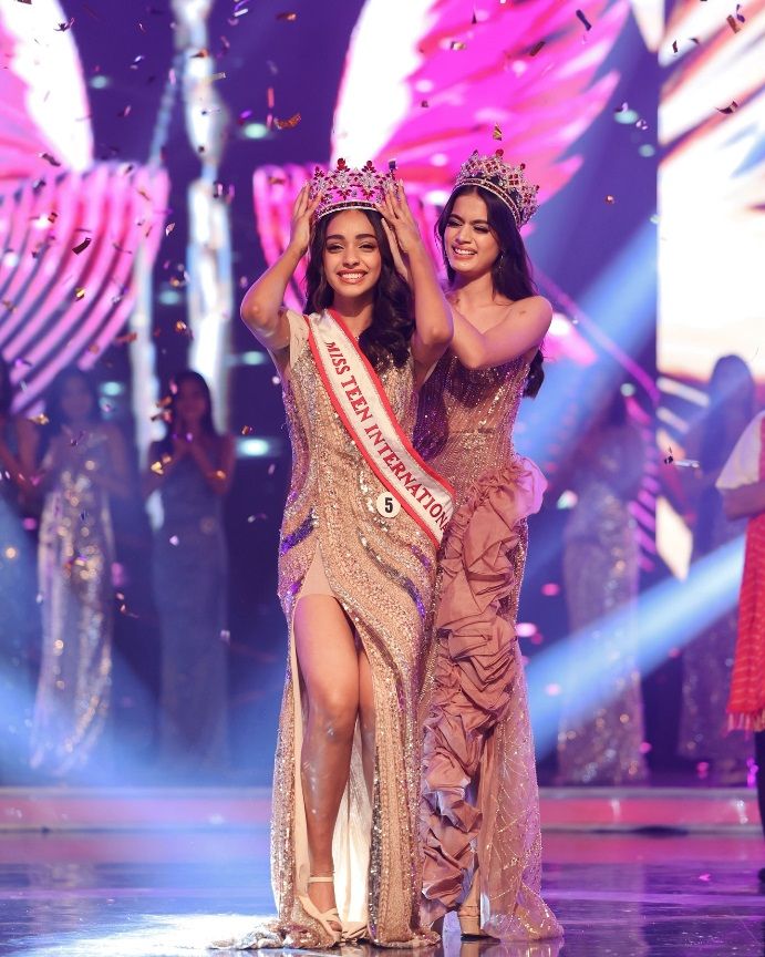 Kaziah Liz Mejo बनीं Miss Universe India 2026, 19 साल की उम्र में रचा इतिहास 4 Kaziah Liz Mejo crowned Miss Teen International 2025