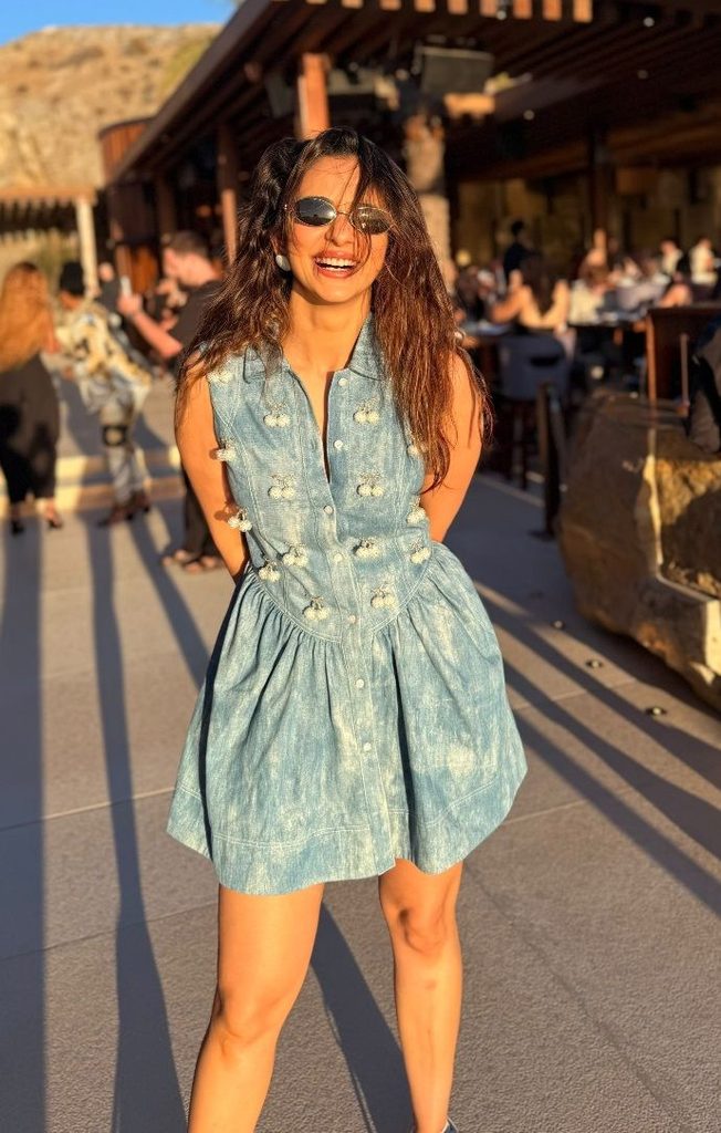 Rakul Preet Singh का Greece Vacation Photo Dump वायरल, Beach Look में दिखीं Actress 2 Rakul Preet Singh in Denim Dress