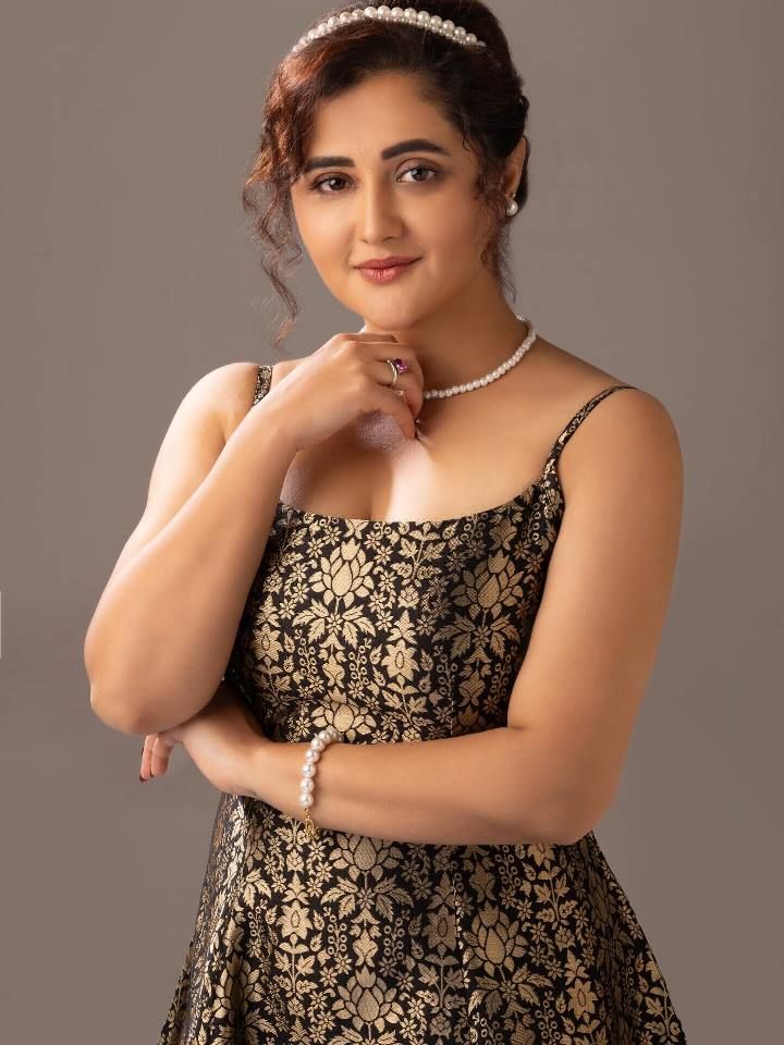 Rashami Desai की 8 साल बाद TV पर वापसी, Sayoneee में Maya के Role से करेंगी Comeback 6 Rashami Desai