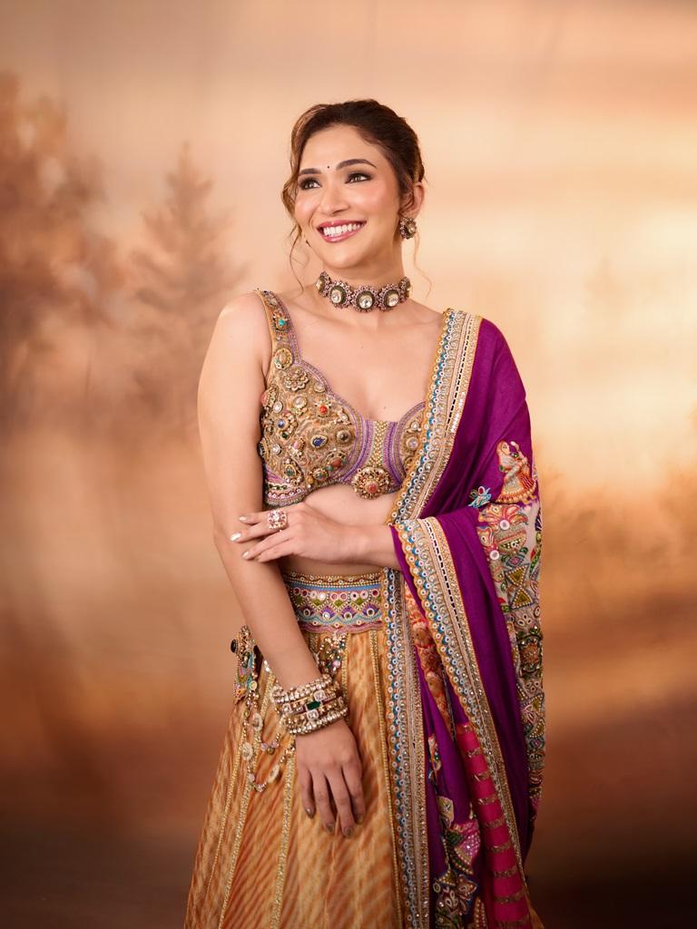 Ridhima Pandit का Royal Ethnic Look, Heavy Jewellery और Traditional Outfit में दिखीं बेहद खूबसूरत 5 Ridhima Pandit Ethnic Look