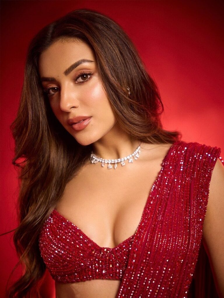 Sahher Bambba का Red Sequin Saree Look हुआ वायरल, Festive Season के लिए दिया Glamorous Fashion Inspiration 5 Sahher Bambba