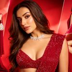 Sahher Bambba का Red Sequin Saree Look हुआ वायरल, Festive Season के लिए दिया Glamorous Fashion Inspiration 1 Sahher Bambba Festive Look