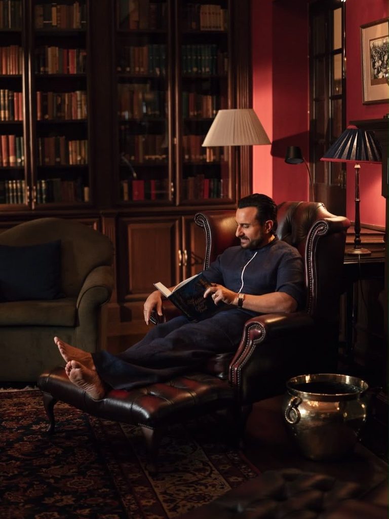 Saif Ali Khan Instagram Debut: सालों बाद एक्टर ने बनाया Official Account, पहली पोस्ट में दिखाई Pataudi Library की झलक 1 Saif Ali Khan