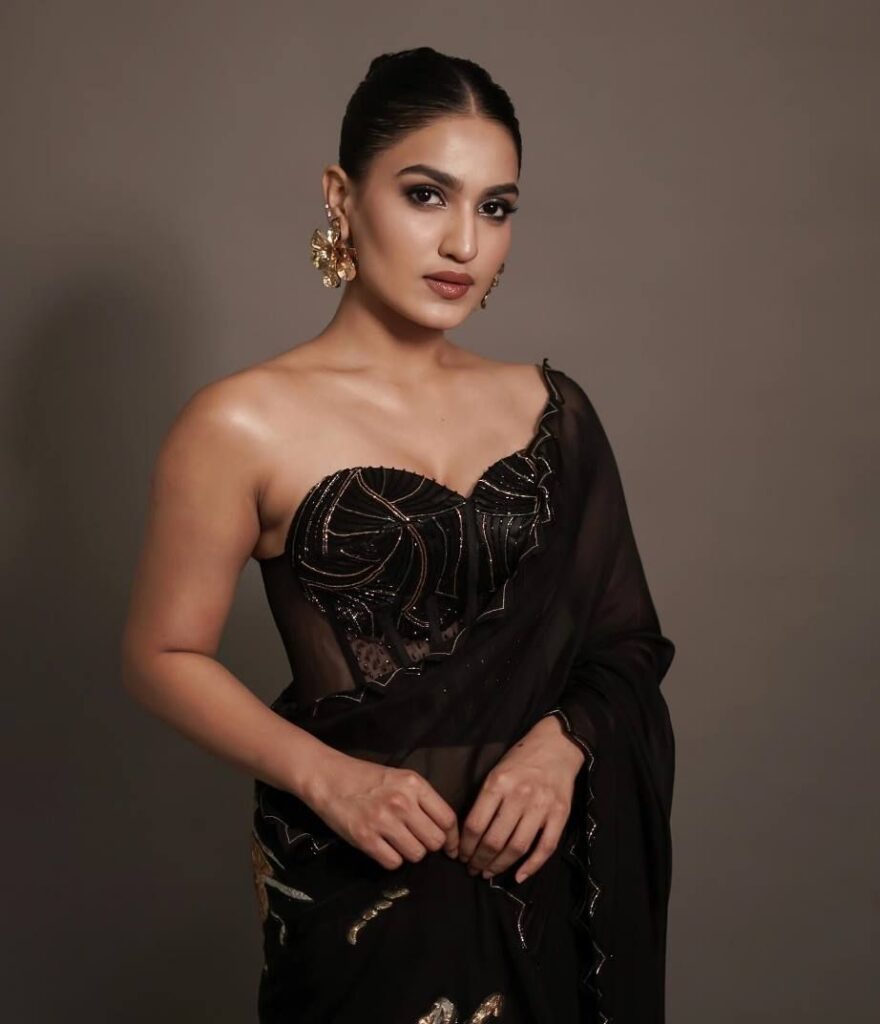 10 Young Malayalam Actresses to Watch in 2026: नई पीढ़ी की ये Actresses Mollywood में बना रही हैं पहचान 7 Saniya Iyappan