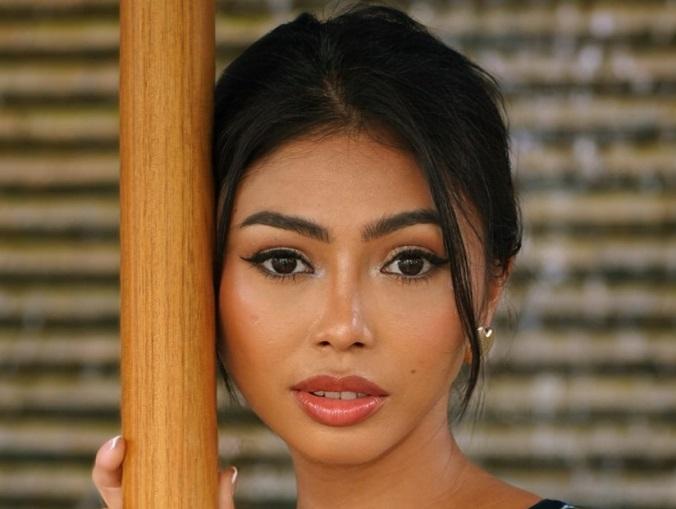 Scarlet Asian