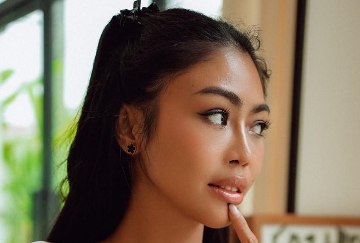 Scarlet Asian
