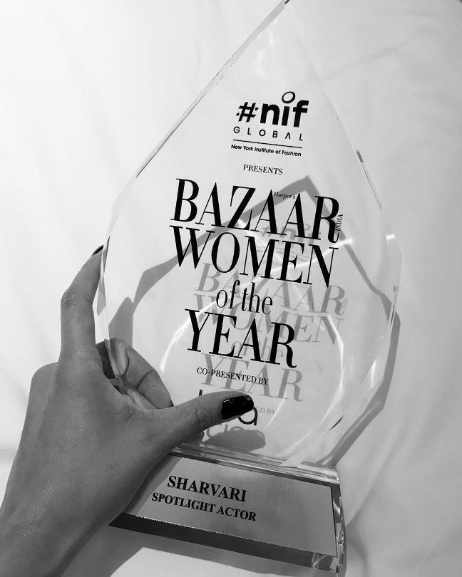 Sharvari Wagh ने जीता ‘Spotlight Actor of the Year’ Award, Pinstripe Look में दिखा उनका Glamorous अंदाज 2 Sharvari Wagh - Bazaar Women of the Year