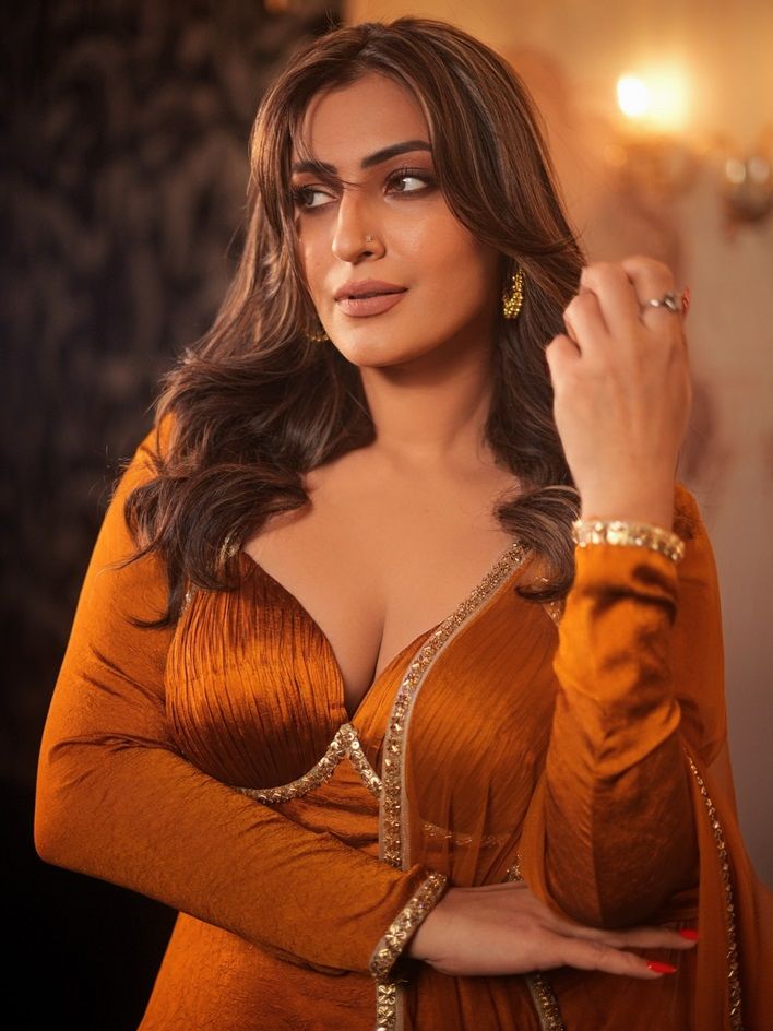 Shivangi Verma Photos: ऑरेंज लुक में छाईं एक्ट्रेस, ‘Gobhi Da Phull’ कैप्शन ने खींचा ध्यान 2 Shivangi Verma Actress wearing ethnic outfit