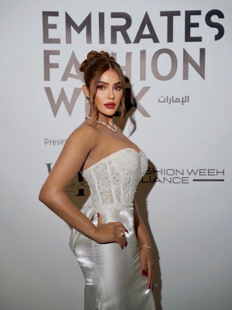 Shivangini Sood का Emirates Fashion Week में Glamorous Look, White Corset Gown में दिखीं बेहद Elegant 1 Shivangini Sood at Emirates Fashion Week