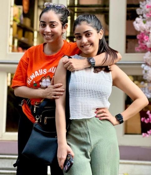 Twinkle Arora with her Sister
