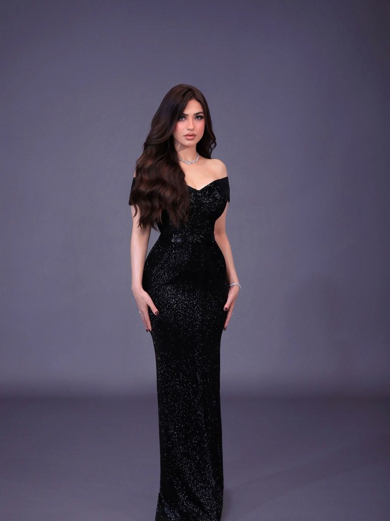 Yasmin Ezz ने The Best Awards 2026 में जीते दो बड़े सम्मान, Black Gown Look ने खींचा ध्यान 5 Yasmin Ezz